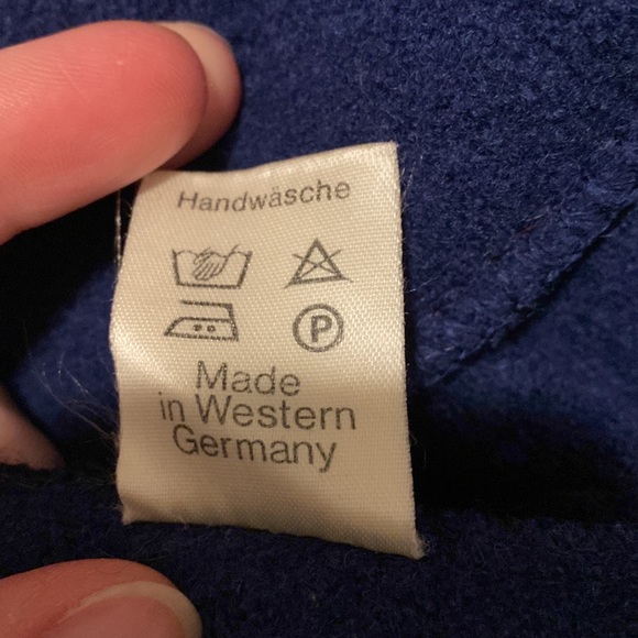 VINTAGE Tyrol jacket. 100% boiled wool. Navy blue with wood-look buttons. - Picture 9 of 12